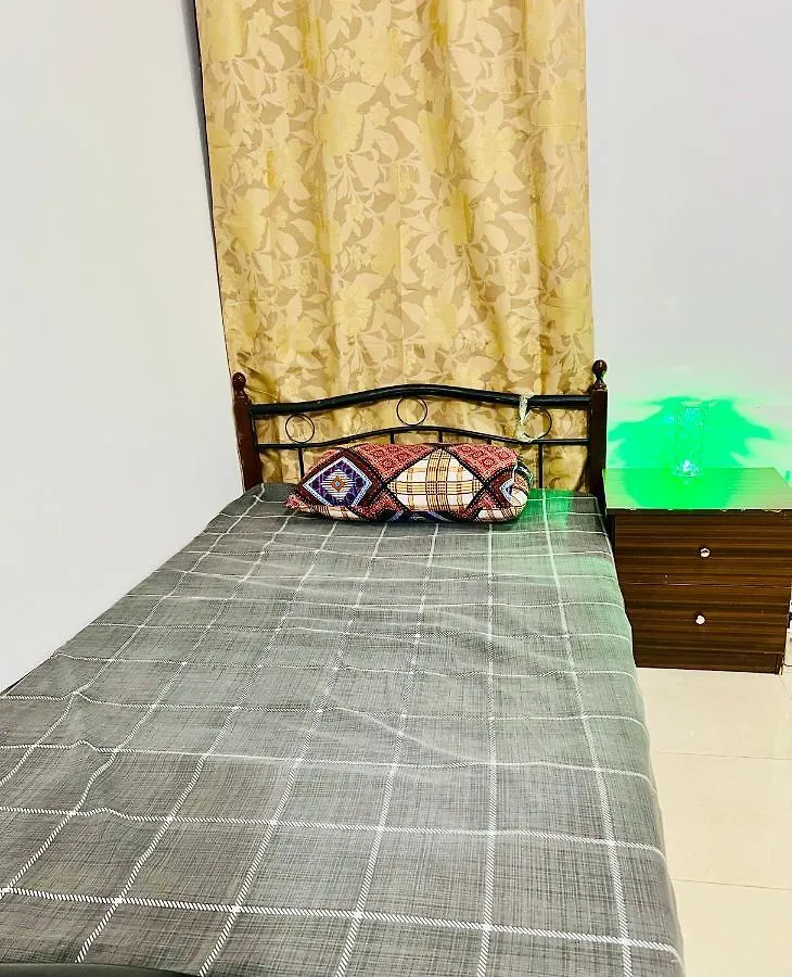 J3R Bed Space Abu Dabi 0*,  Emiratos Árabes Unidos